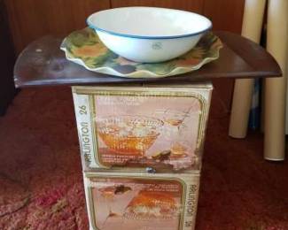 #8554 • 2 Punch Bowls, 2 Serving Platter, And Decorative Bowl
