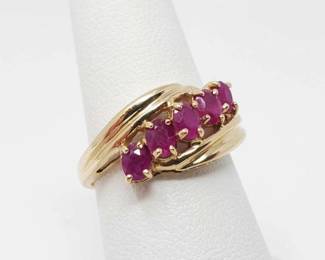 #679 • 14k Gold Ruby Ring, 2.8g
