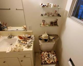#2274 • Seashell and Nic Nacs
