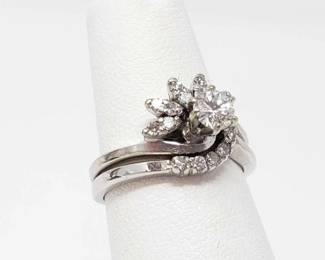 #654 • 14k Gold Wedding Ring Set With Diamonds, 4.1g
