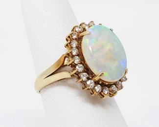 #536 • 14k Gold Ring W/ Diamonds, 5.7g
