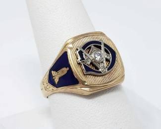 #567 • 10k Gold Diamond Ring, 9.4g
