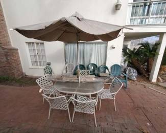 #2920 • Outdoor Table and Chairs
