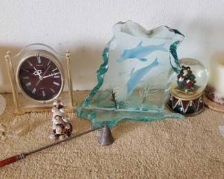 #9524 • Candle, Snow Globe, Seiko Quartz Clock, and More!
