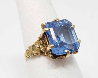 #544 • 14k Gold Ring With 4ct Stone, 4.6g

