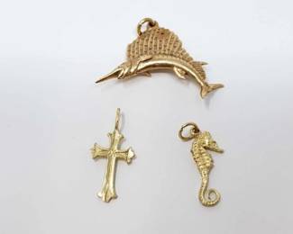 #561 • 14k Gold Swordfish, Sea horse, and a Cross, 6.3g
