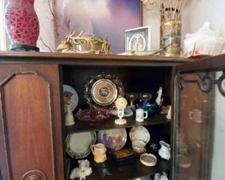 #9512 • Figurines, China, Glassware, Seashell, Painting and More
