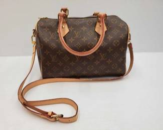#842 • Not Authenticated!!! Louis Vuitton Purse
