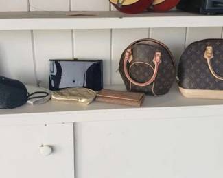 #2406 • 8 Purses and Wallets
