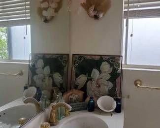 #10584 • 2 Windchimes, Wall Decor, Wall Light, and More!
