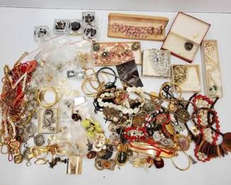 #582 • Costume Jewelry
