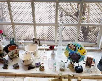 #9526 • Wine Aerator, Decorative Plate and Bowls, Vases, Amethyst, And More
