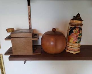 #8602 • Pipe Display, Wooden Tobacco Pot, And Beer Stein Music Box
