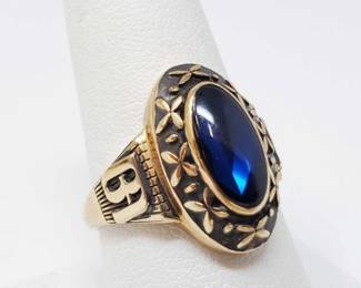 #712 • 10k Gold Ring With Stone, 8.8g
