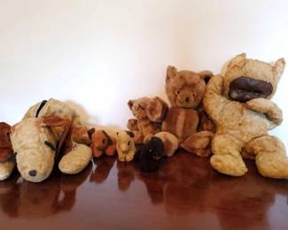 #8644 • 7 Vintage Stuffed Animals
