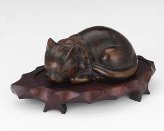 Japanese Lacquered Patinated White Bronze Recumbent Kitty Cabinet Sculpture, on Carved Wood Stand 