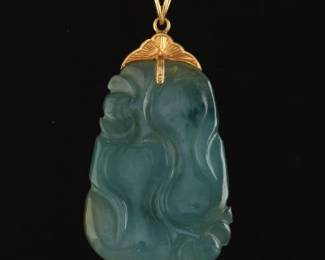 Ladies Chinese Gold and Carved Fine Jadeite Jade Pendant 