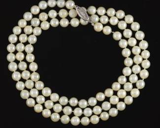 Ladies Gold and Pearl Opera Length Necklace