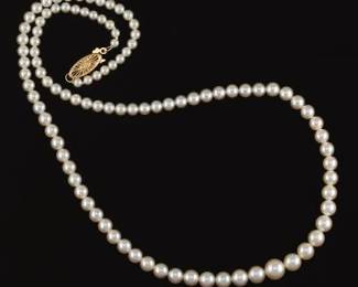 Ladies Gold and Graduated Pearl Princess Length Necklace 