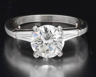 Ladies 1.70 Carat Center Diamond Engagement Ring