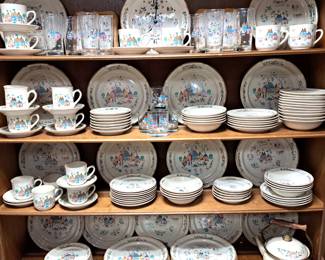 LARGE INTERNATIONAL CHINA LOT