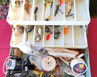 FINSHING BOX LURES LOT