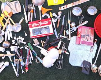 UTENSIL LOT