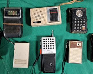 VINTAGE TRANSISTOR RADIOS LOT