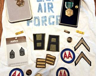 AIR FORCE & MILITARY PINS LOT