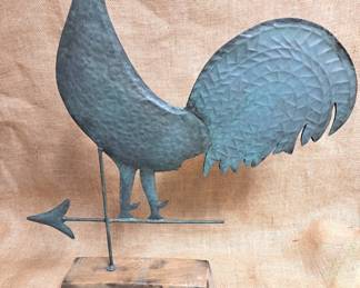 METAL BIRD ON WOOD STAND