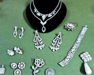 RHINESTONE JEWELRY LOT WEISS BRACELET