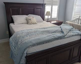 Haverty queen bed