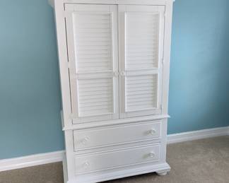 American Woodcrafters white bedroom