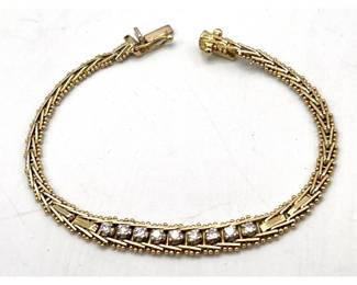Lot 1856 14K gold bracelet with 9 Diamonds