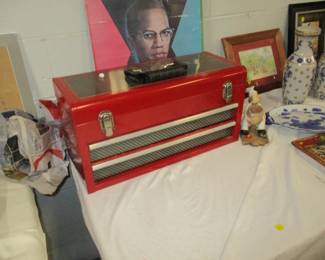 Tool chest--no manufacturer name--weighs a great deal