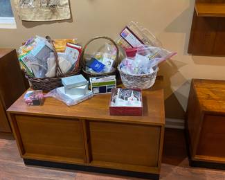 Moebler Mid Century Cabinet