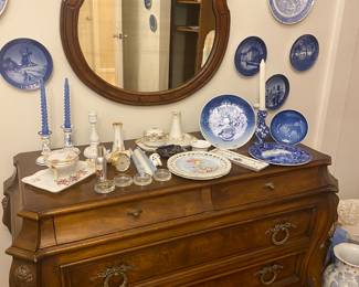 Karges, Evansville Indiana Louis XV , Provincial, Chateau Provincial, Chest of Drawers, Karges French Provincial Louis XV Carved Burlwood, Walnut Dresser, French Provincial Style Dresser