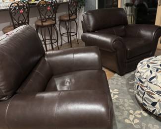 Fantastic La-Z-Boy club chairs