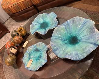 Beautiful, three-piece, ceramic set of flowers