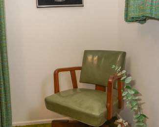 Rolling office chair