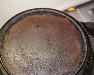 Cast iron skillets that include Wagner and Griswold