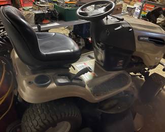 Craftsman DYS 4500 ride on lawn mower. Tested and works. 