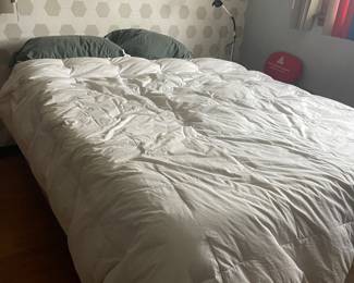 New queen size bed