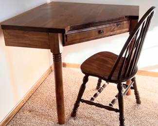 Nice corner desk 