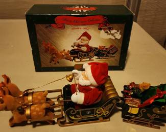 1995 Maisto Animated Reindeer Santa's Sleigh Musical Christmas Decoration