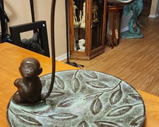 Monkey Metal Banana tree with round metal plate