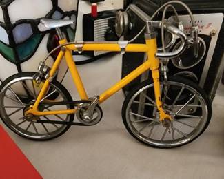 Yellow Racing Bike 1:10 Scale