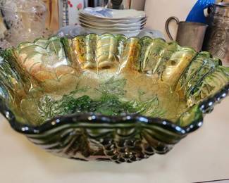 Excellent Vintage Imperial Glass Co Large 10" Green Carnival Glass Grape Pattern