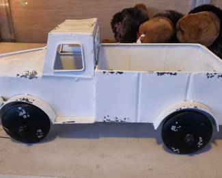 Wowser Distressed Old White Truck, Vintage Farmhouse Décor, Freestanding Tabletop Decoration