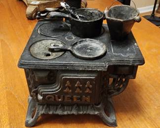 Vintage Miniature Queen Black Cast Iron Stove & Accessories Salesman Sample